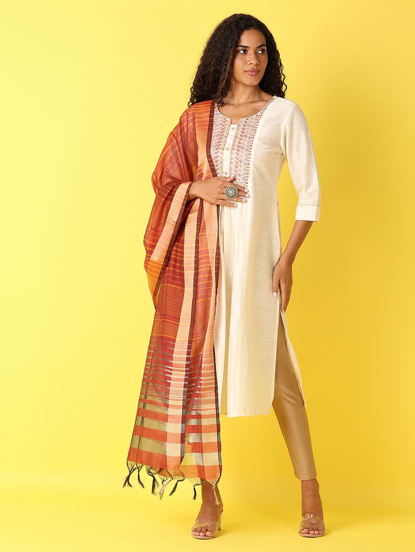women rust striped dupatta 