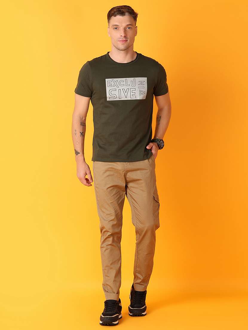 men round neck chest print t-shirt - 21491064 -  Standard Image - 3