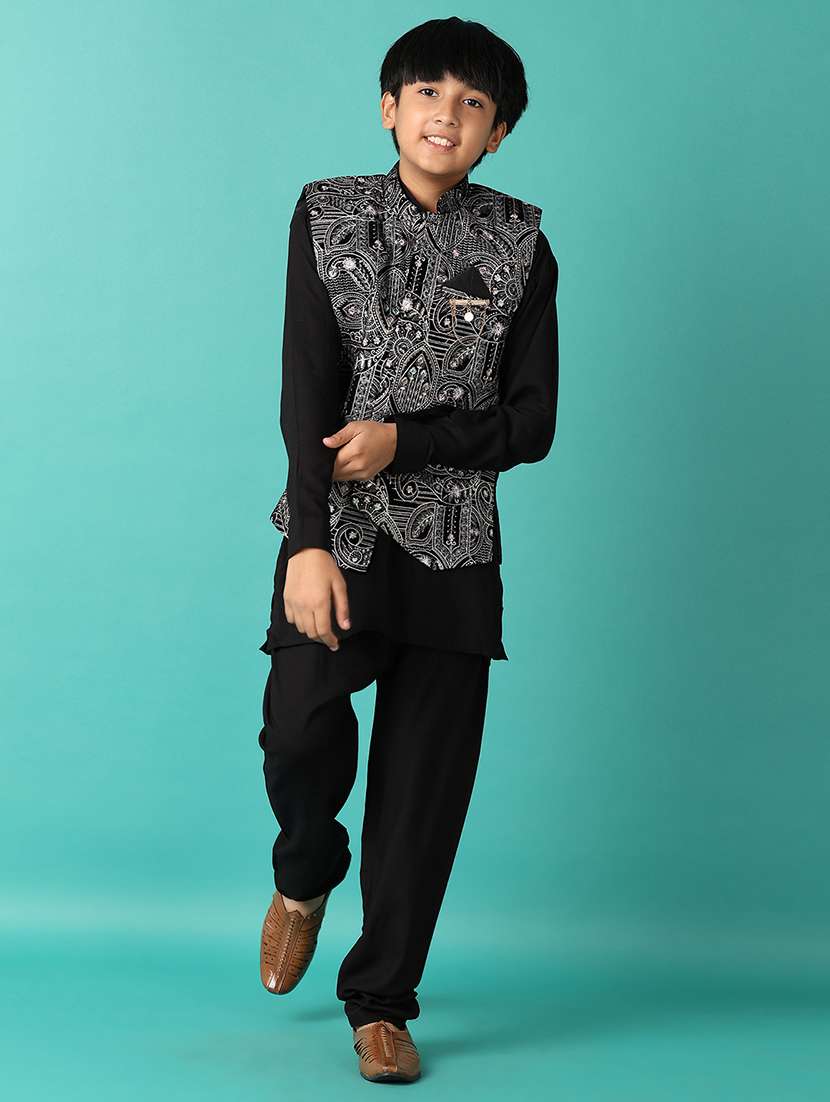 boys embroidered detailed kurta set with jacket