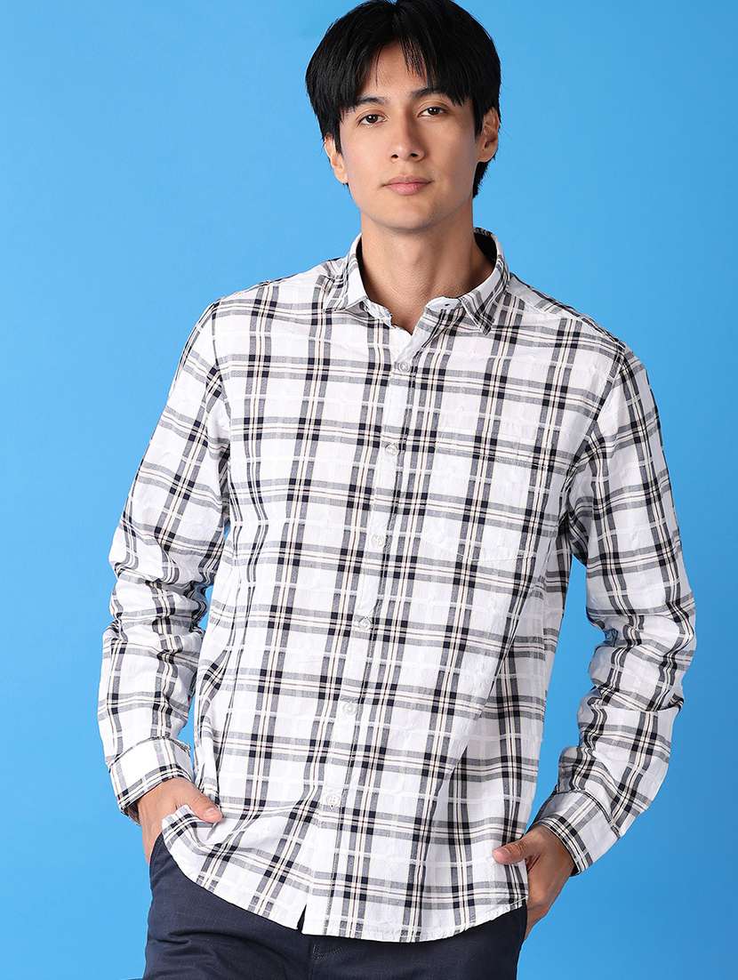 men collared checks casual shirt
