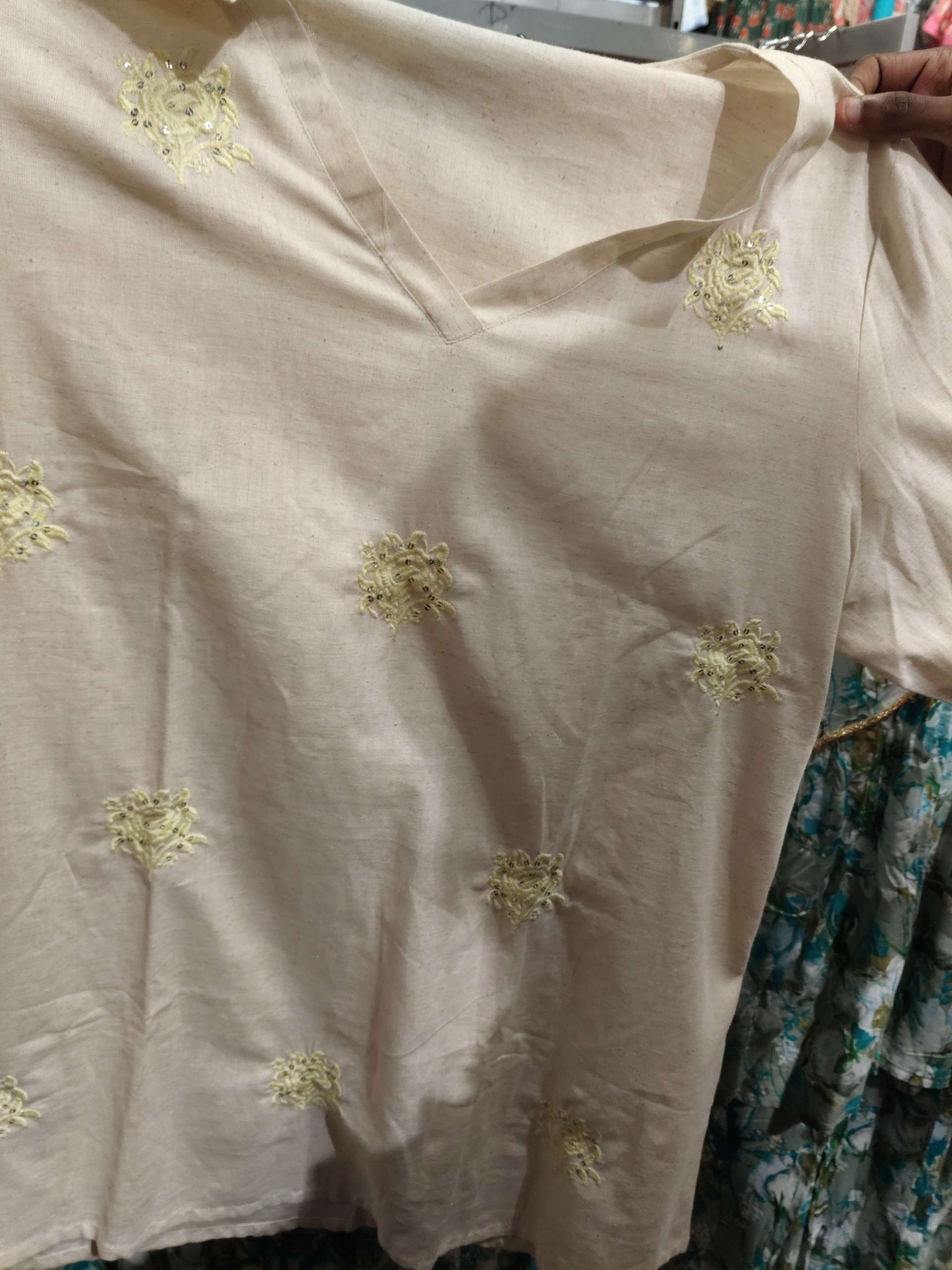 off white cotton flex kurti - 21492929 - Zoom Image - 0