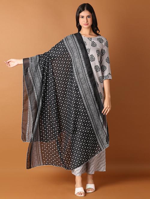 women black printed dupatta - 21493646 - Standard Image - 0