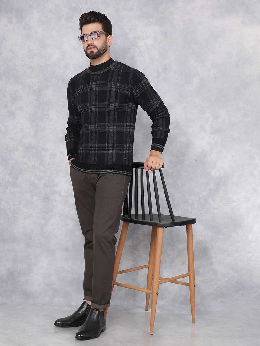 men black checked acrylic pullover - 21495833 -  Standard Image - 5