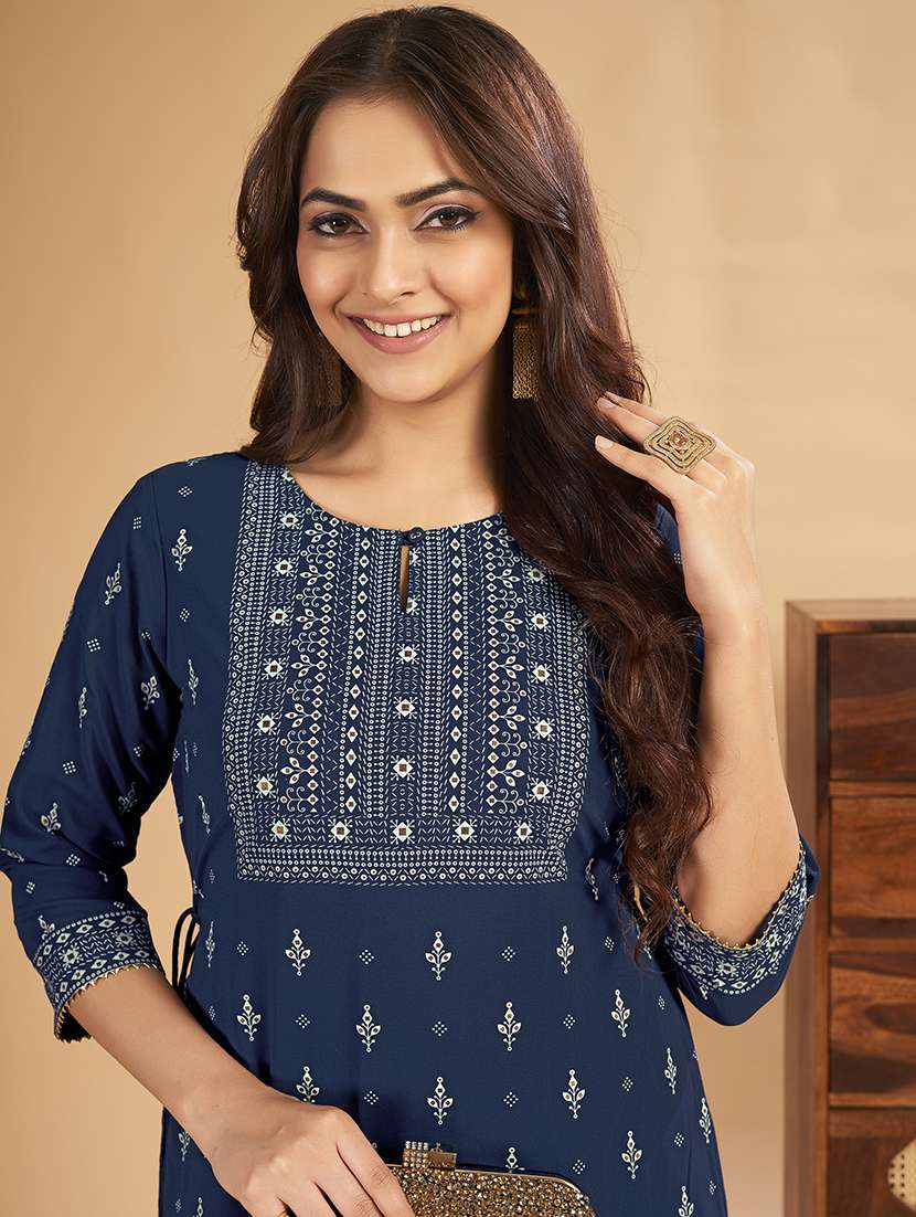 women three quarter sleeve a-line kurta - 21496410 - Standard Image - 3