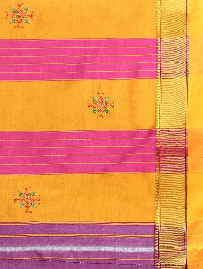 women contrast border embroidered saree with blouse - 21496724 - Standard Image - 5