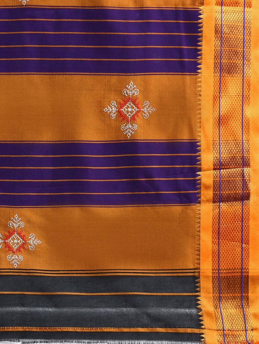 women contrast border embroidered saree with blouse - 21496726 - Standard Image - 5