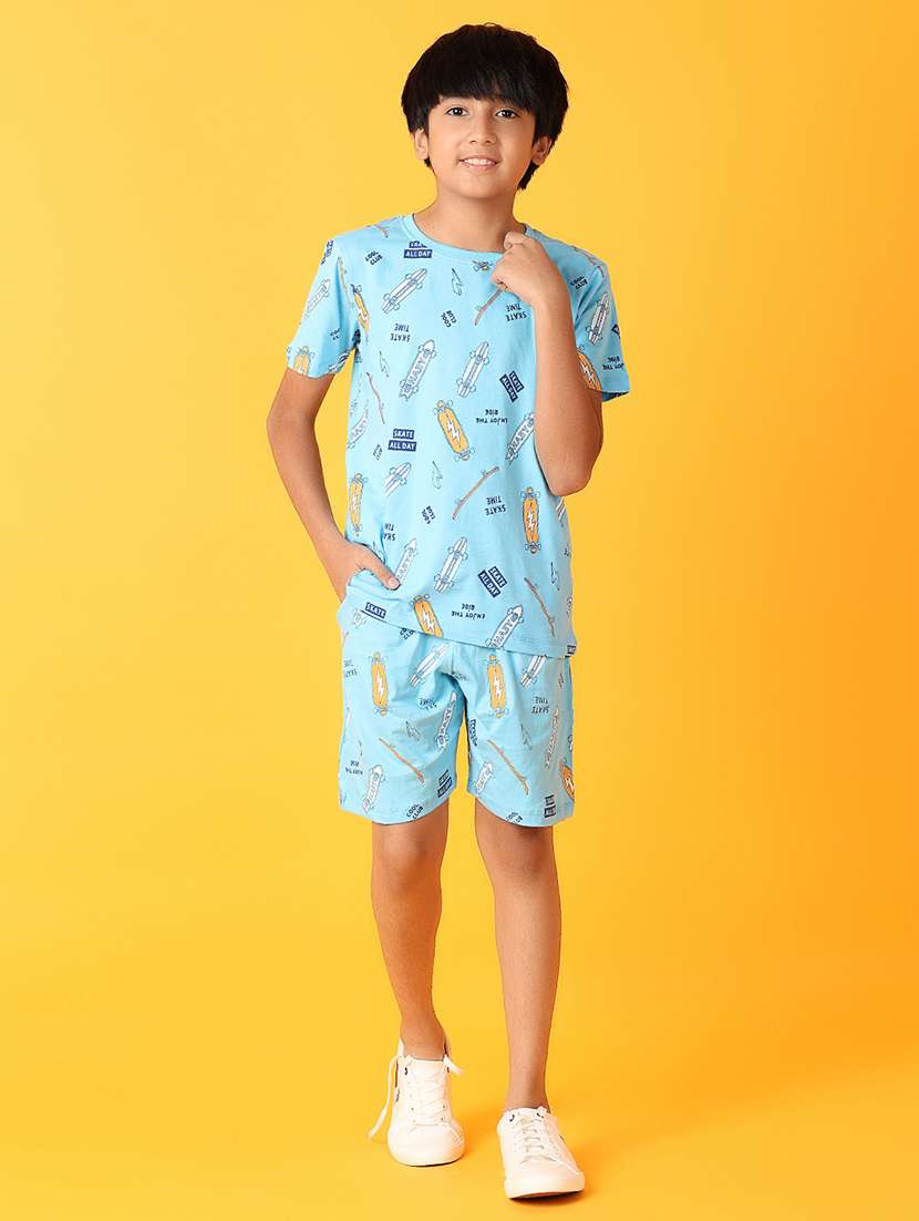 boys round neck printed t-shirt & shorts set 