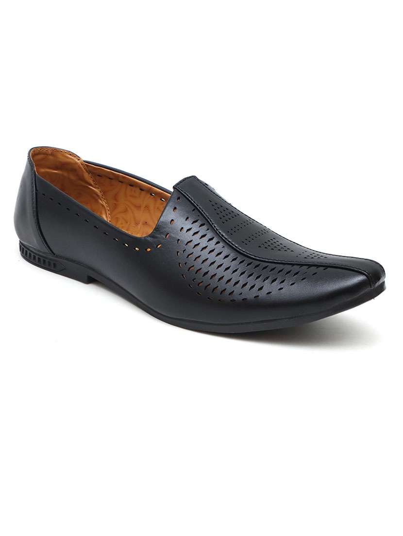 Black Synthetic Slip On Jutis