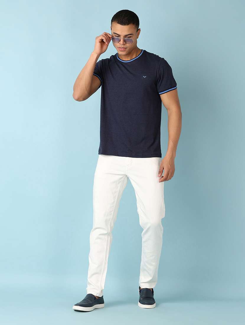 men round neck plain t-shirt - 21502262 -  Standard Image - 3