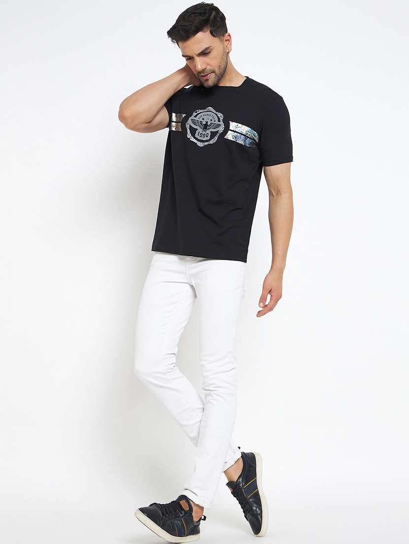 men round neck chest print t-shirt - 21502535 - Standard Image - 3