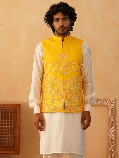 men embroidered kurta pyjama with jacket ethnic wear set - 21505331 - Standard Image - 0