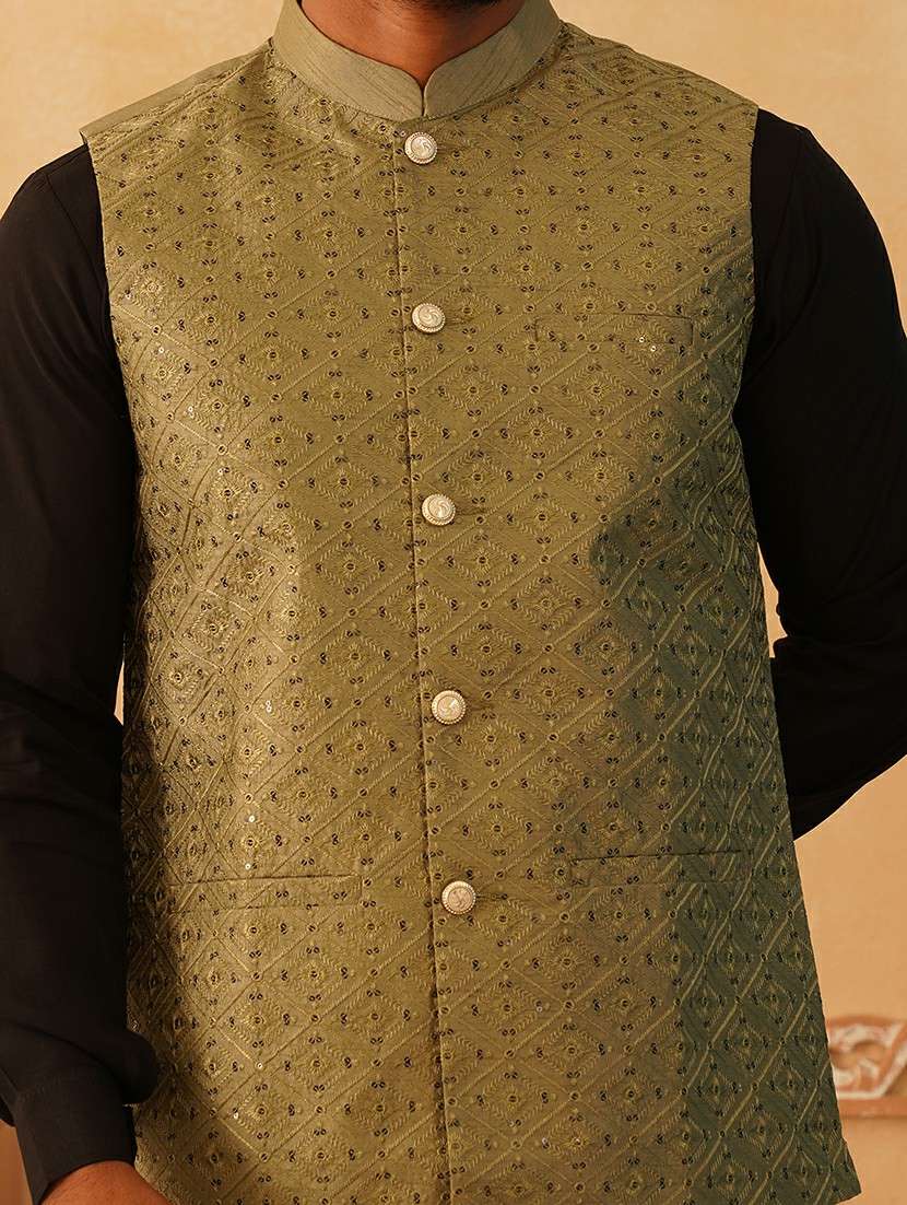 men embroidered kurta pyjama with jacket ethnic wear set - 21505343 - Standard Image - 5