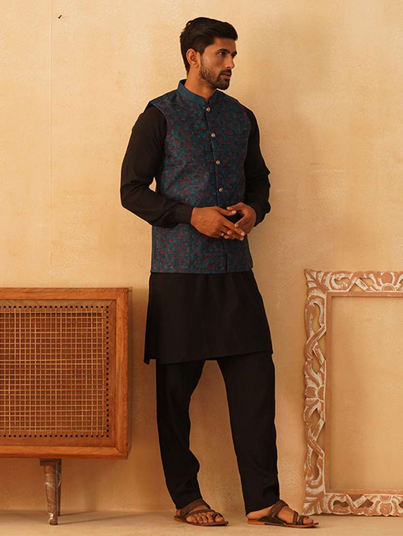 men embroidered kurta pyjama with jacket ethnic wear set - 21505344 - Standard Image - 3
