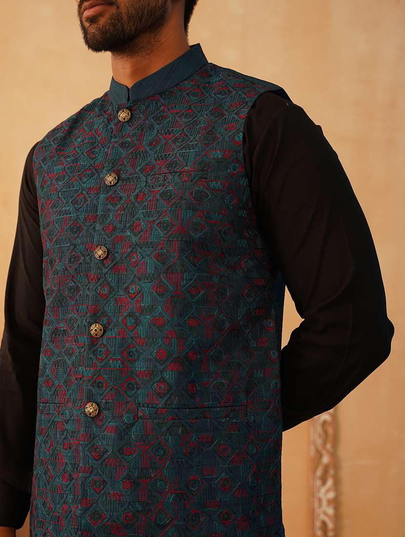 men embroidered kurta pyjama with jacket ethnic wear set - 21505344 - Standard Image - 5