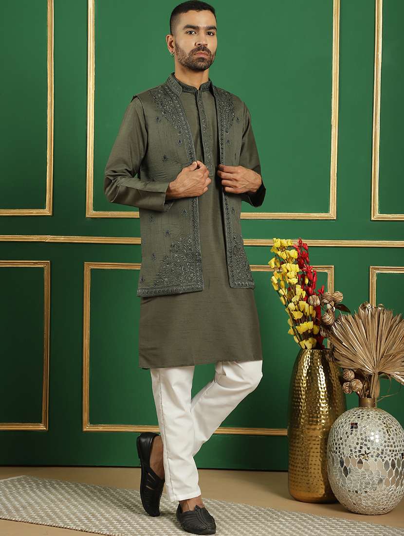 men embroidered kurta pyjama with jacket ethnic wear set - 21505349 - Standard Image - 3