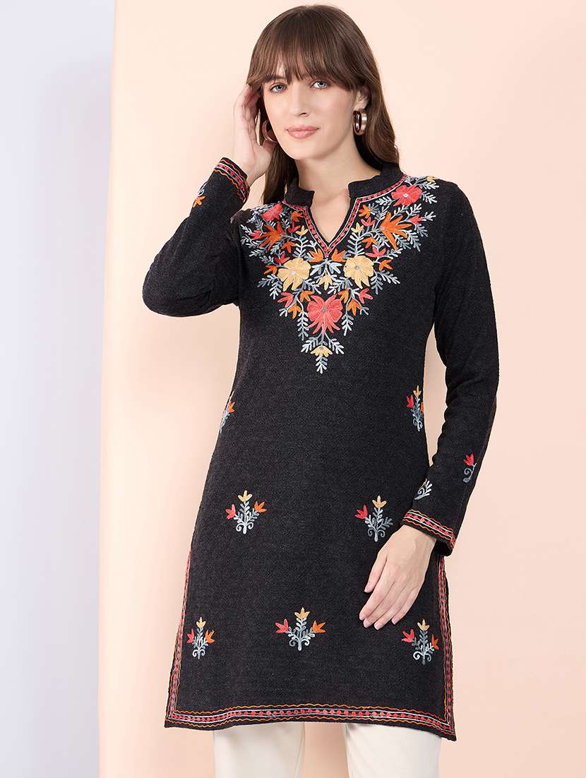 women black self design woolen kurta - 21507609 - Zoom Image - 0
