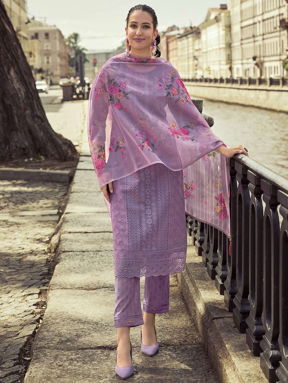 women embroidered kurta pant set with dupatta - 21510313 - Standard Image - 3
