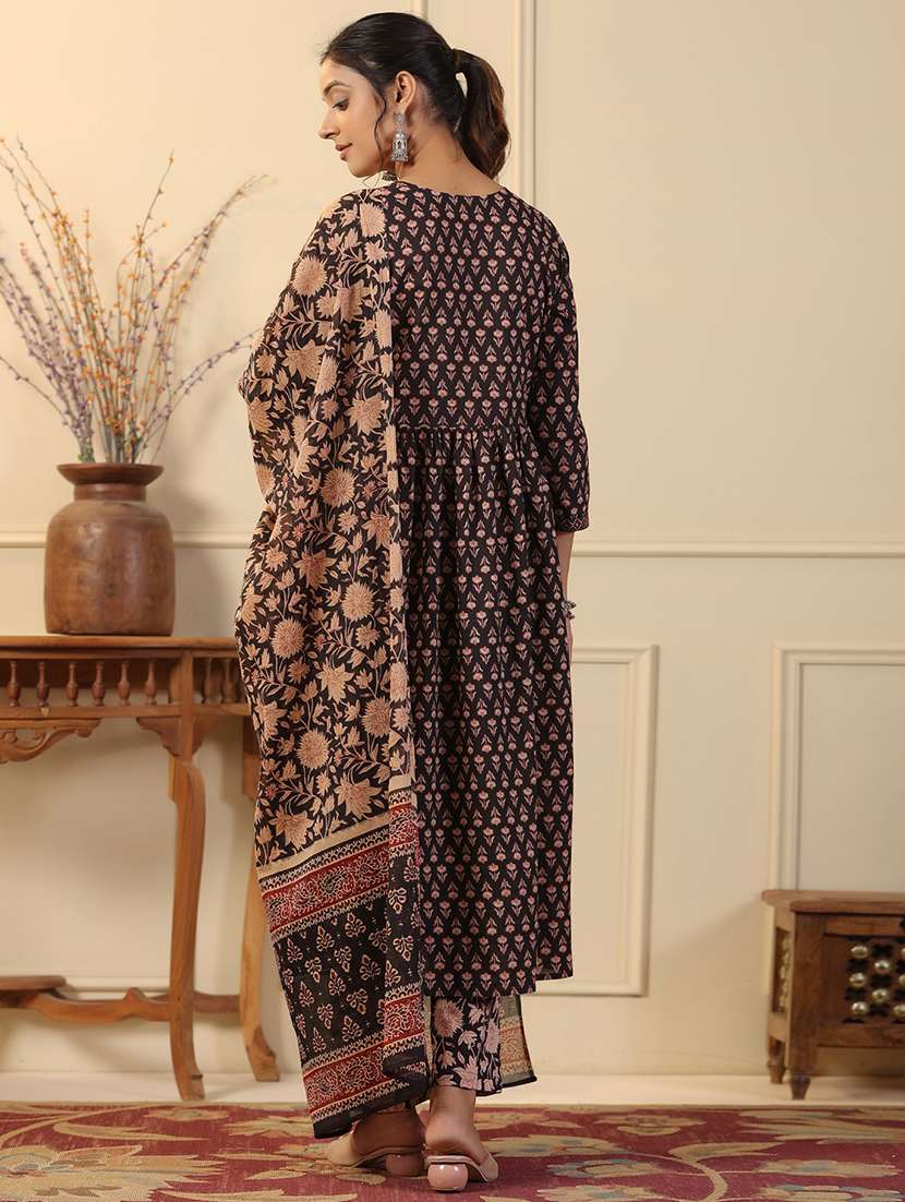 women three quarter sleeve kurta pant with dupatta set - 21510357 -  Standard Image - 3