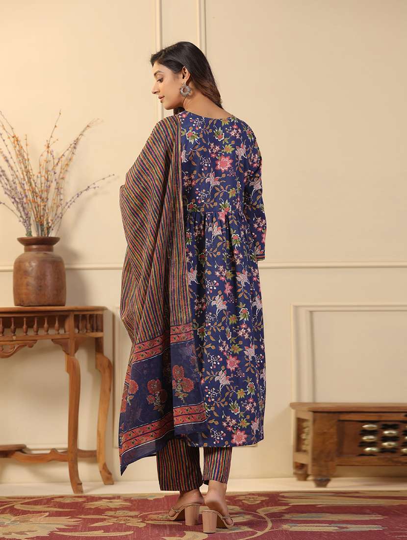 women three quarter sleeve kurta pant with dupatta set - 21510361 -  Standard Image - 3