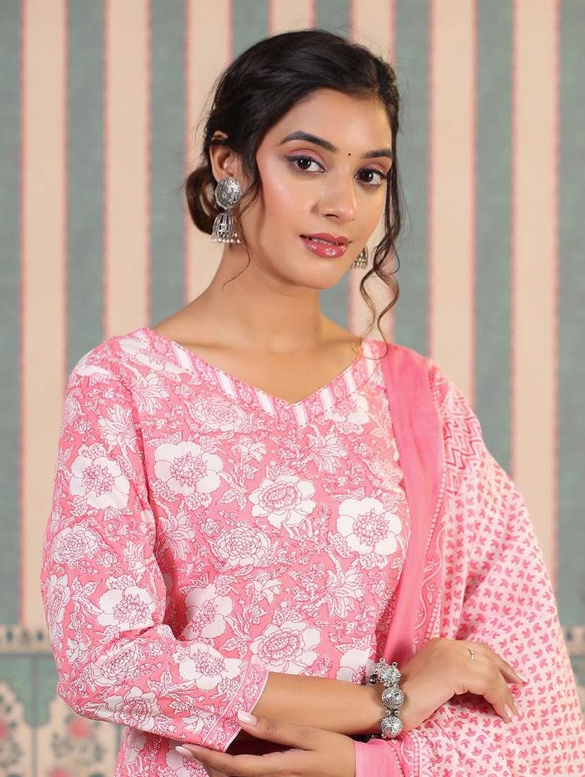 women three quarter sleeve kurta pant with dupatta set - 21510363 -  Standard Image - 5