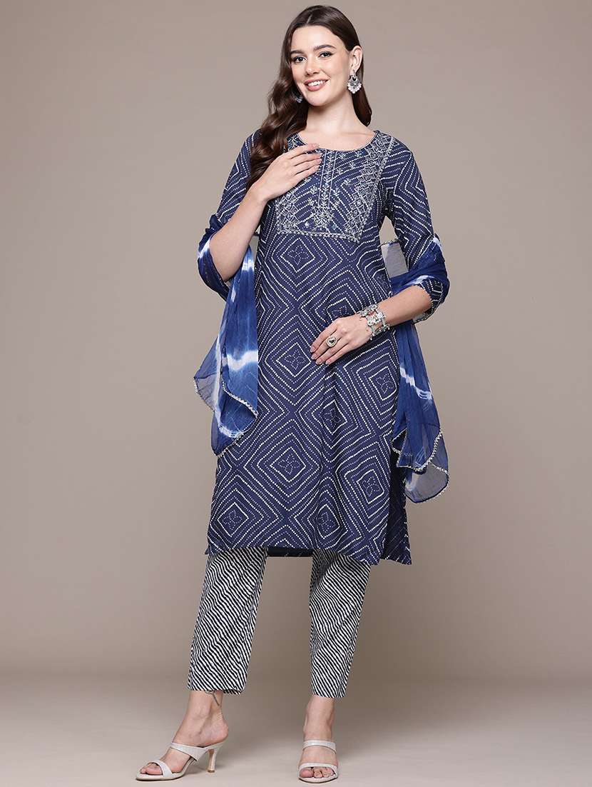women three quarter sleeve kurta pant with dupatta set - 21510391 -  Standard Image - 3