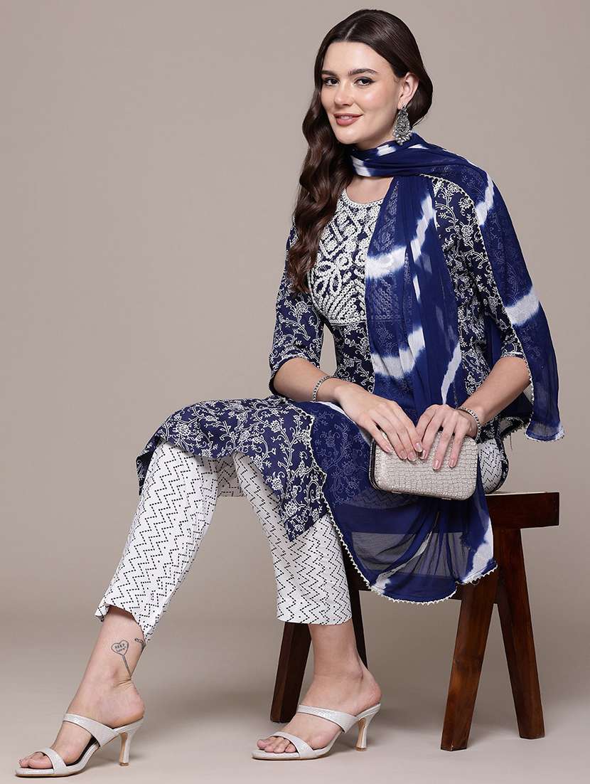women three quarter sleeve kurta pant with dupatta set - 21510392 -  Standard Image - 3