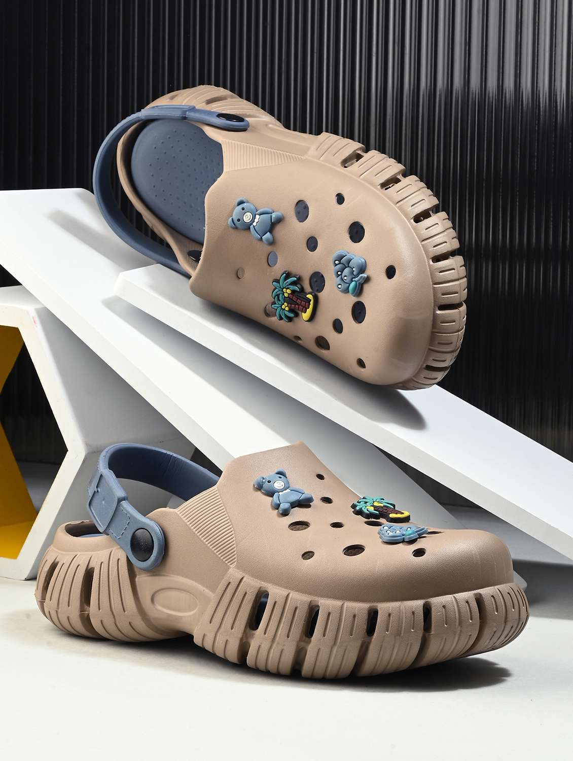women brown clogs flip flop