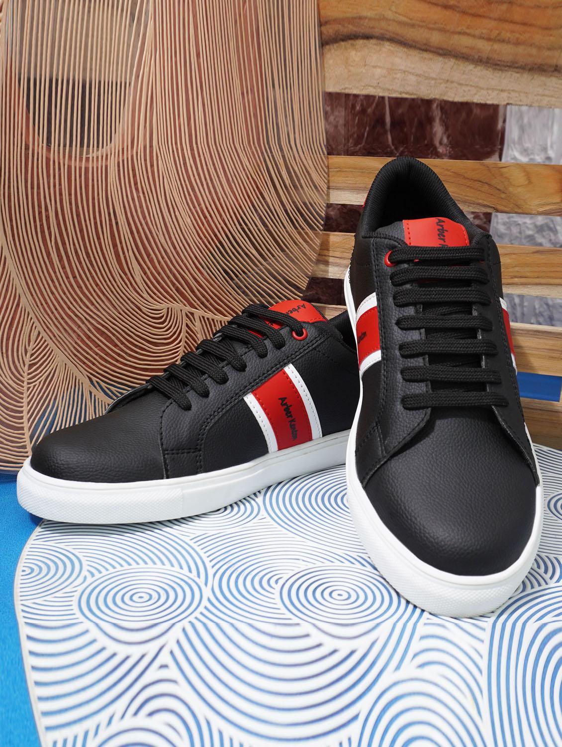 men black lace up sneaker