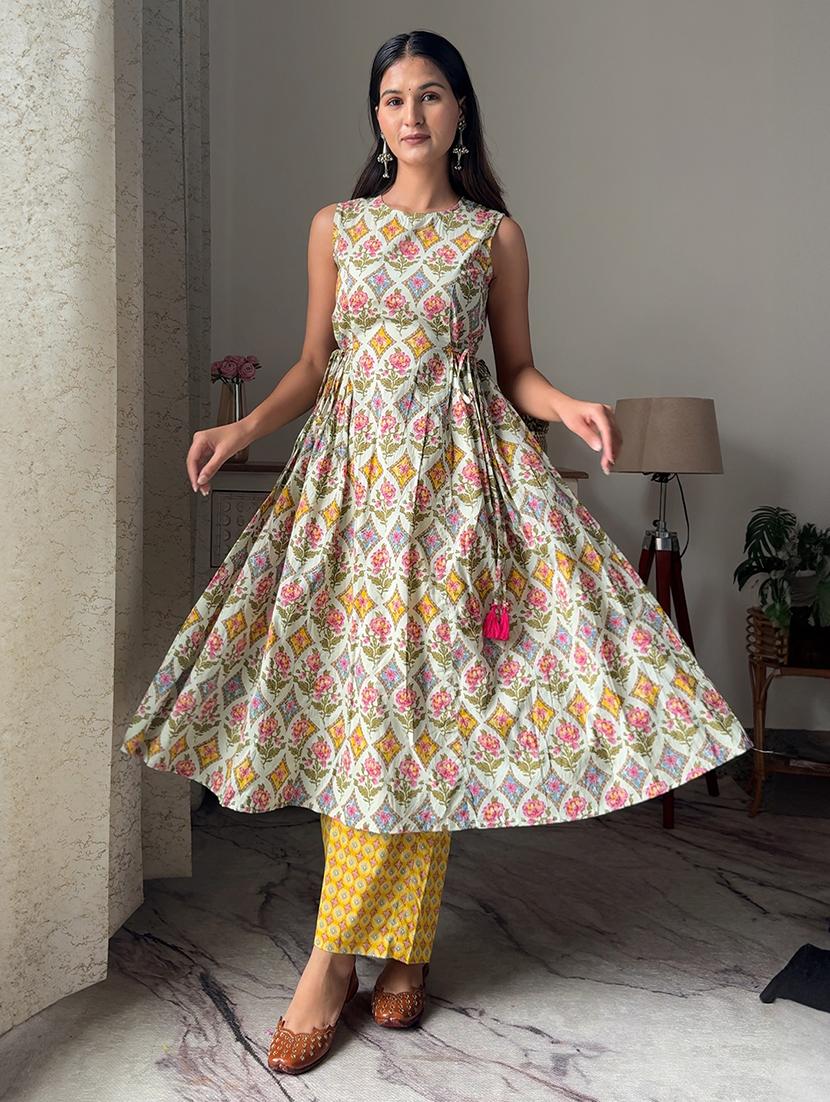 women round neck floral kurta palazzo set - 21512803 - Zoom Image - 0