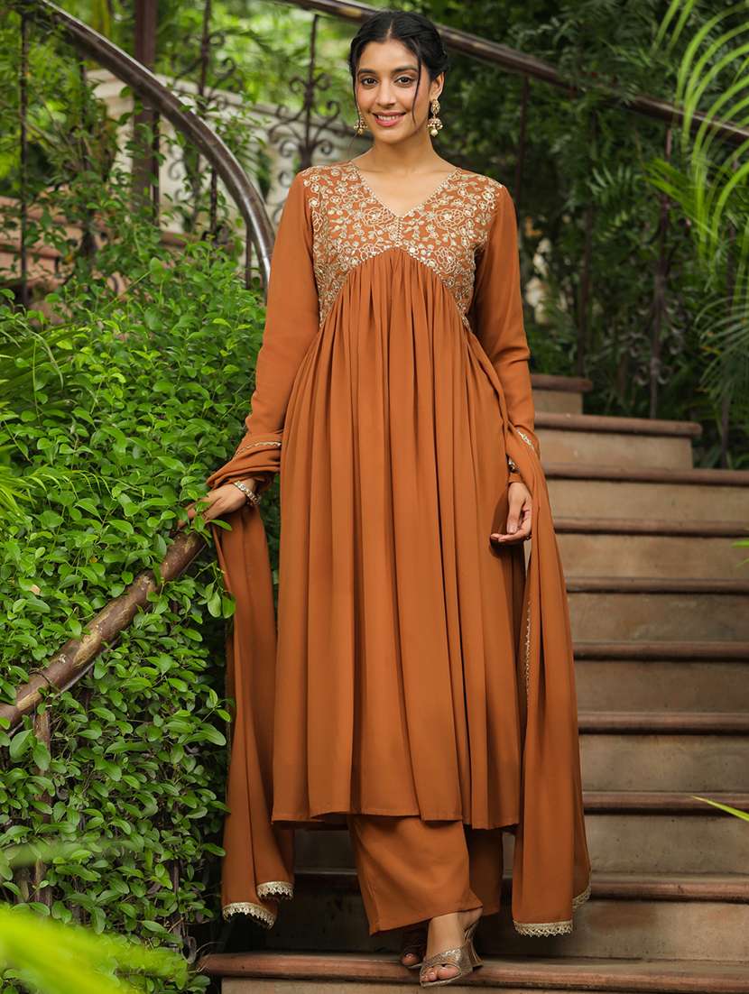 women embroidered long sleeves suit set