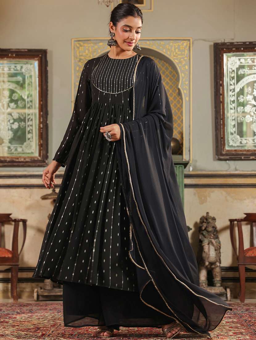 women black suit set - 21514097 -  Standard Image - 3