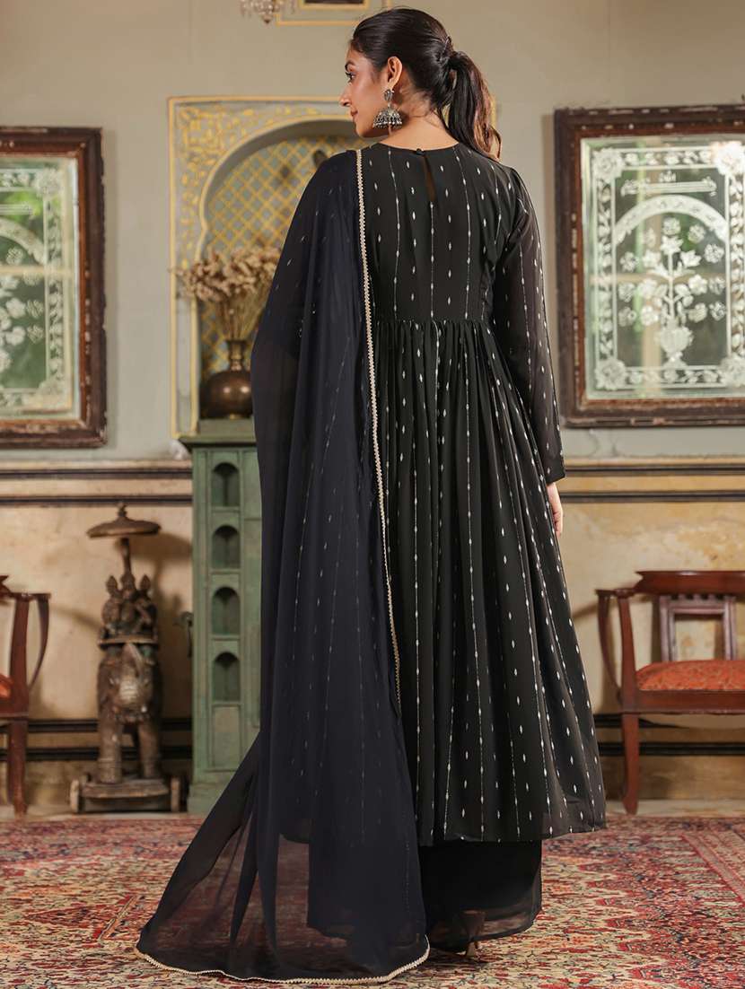 women black suit set - 21514097 -  Standard Image - 5