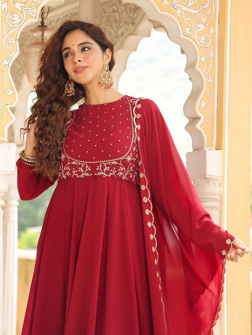 women maroon suit set - 21514113 - Standard Image - 5