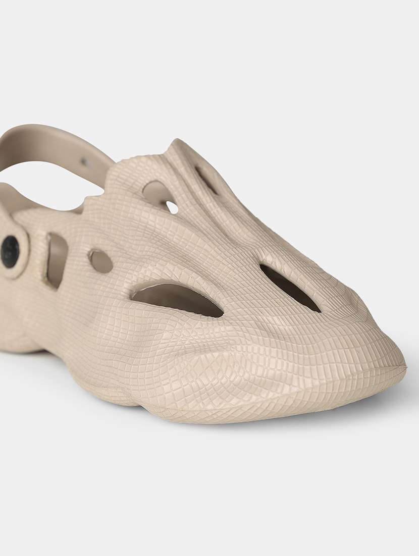 men beige crocs clog - 21515302 -  Standard Image - 5