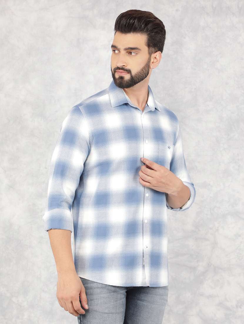 men light blue checks long sleeves casual shirt