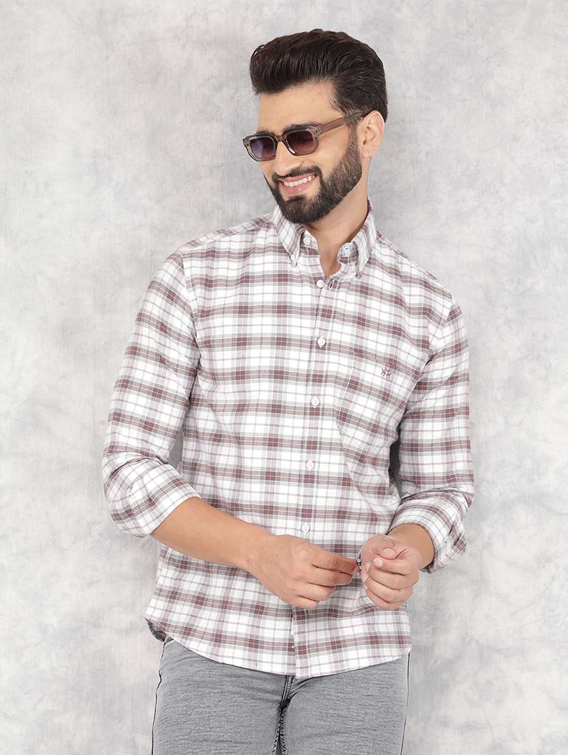 men collared checks casual shirt