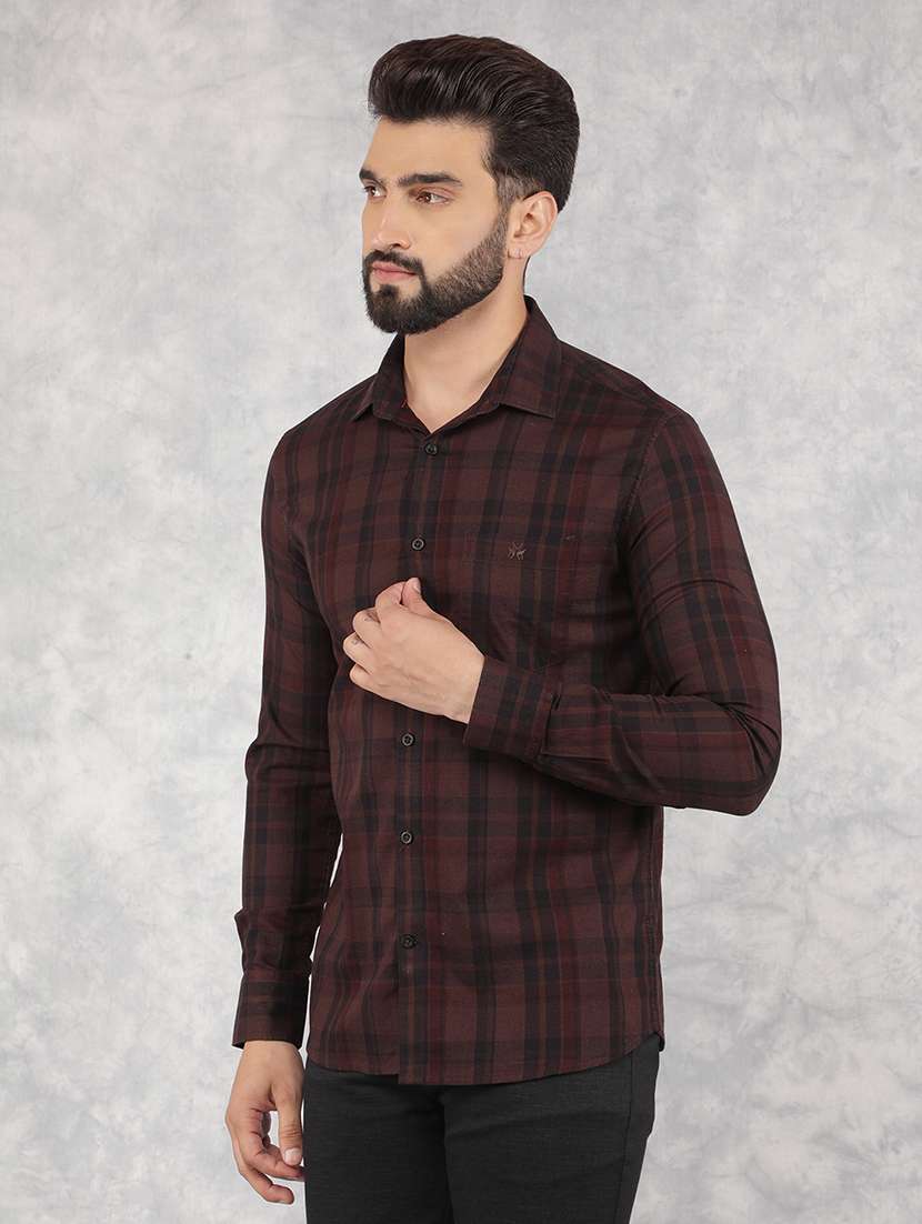 men collared checks casual shirt