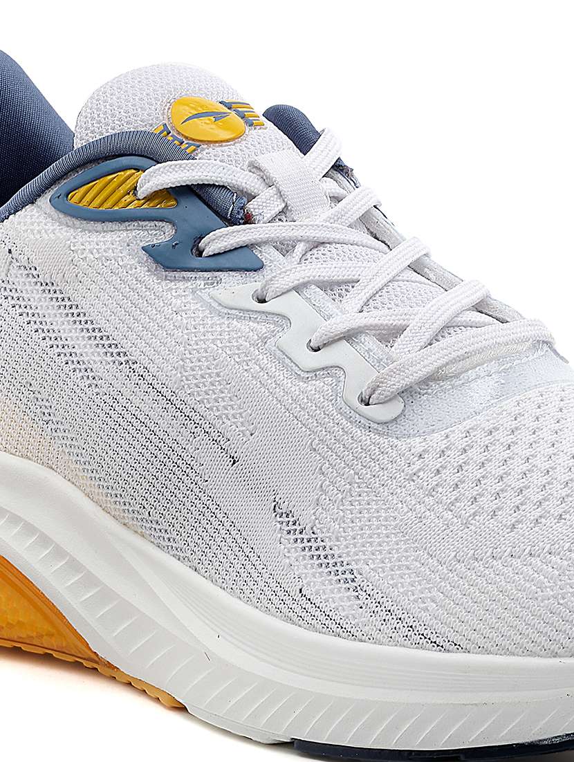 men white sport shoe - 21518917 -  Standard Image - 5