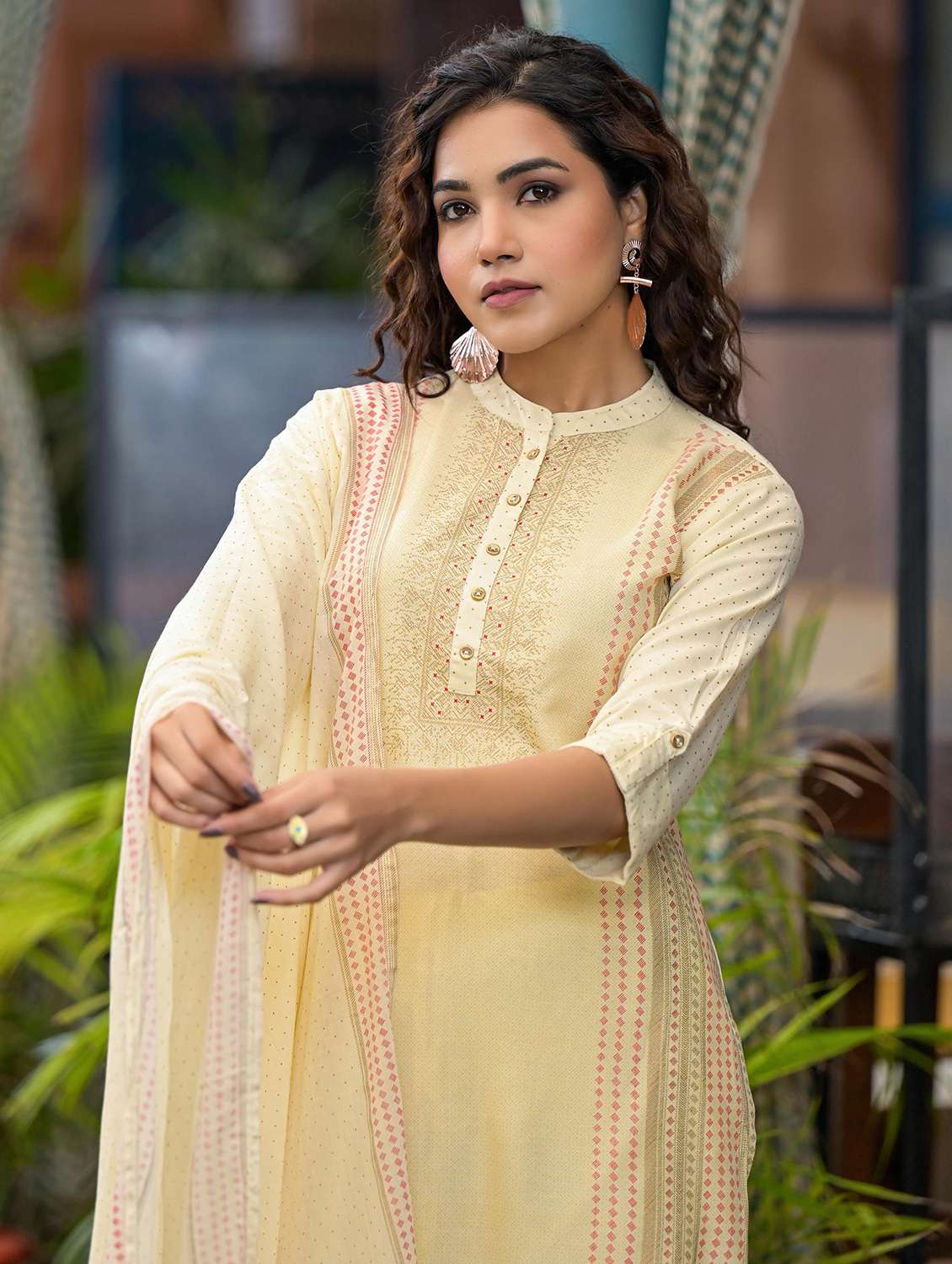 women yellow kurta pant set with dupatta - 21518971 -  Standard Image - 5