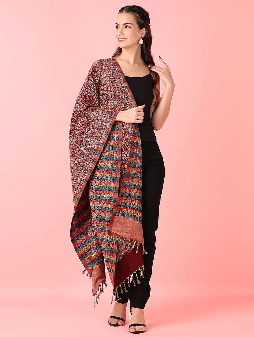 women self design winter stole