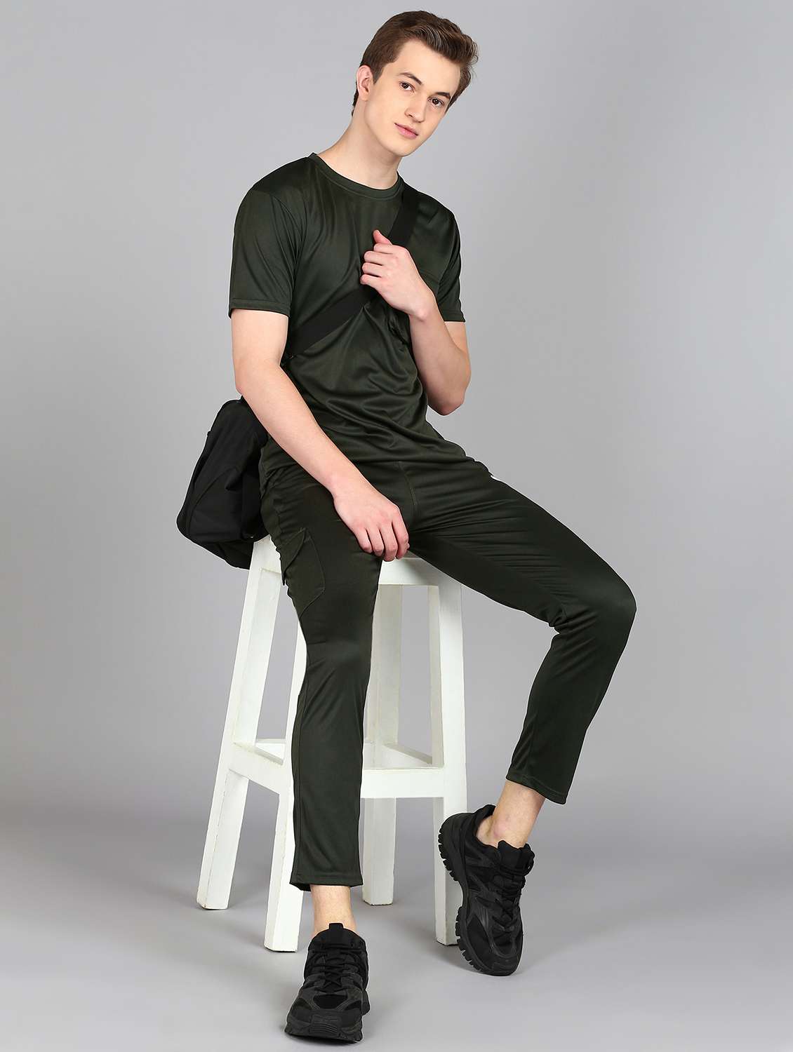 men solid full length track suit - 21522127 -  Standard Image - 3