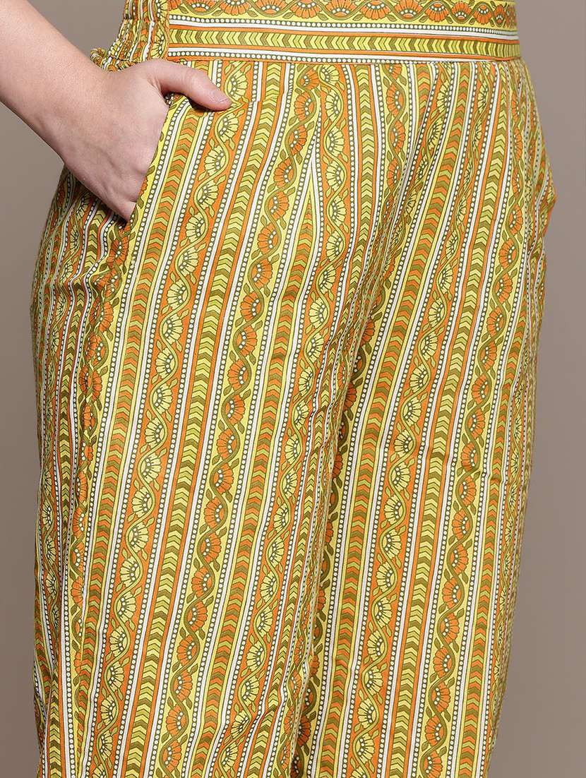 women floral kurta pant set with dupatta - 21523136 -  Standard Image - 5