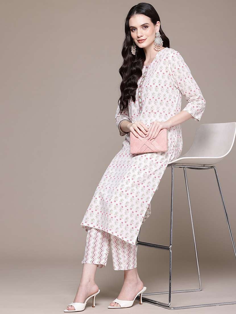 women floral round neck kurta pant set - 21523139 -  Standard Image - 3