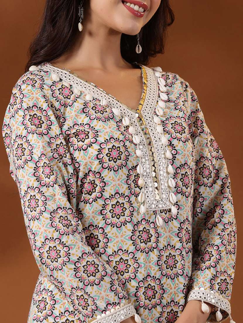 women printed v neck kurta pant set - 21523157 -  Standard Image - 5