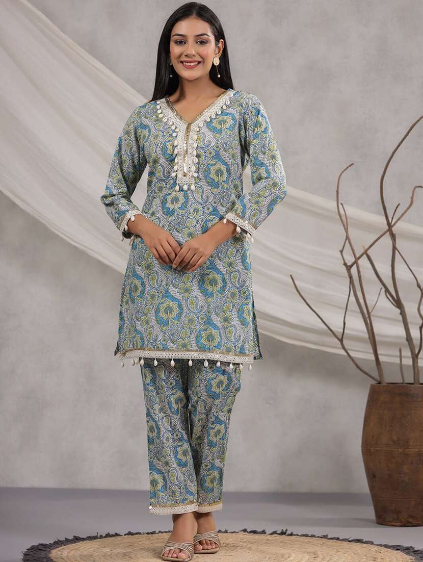 women printed v neck kurta pant set
