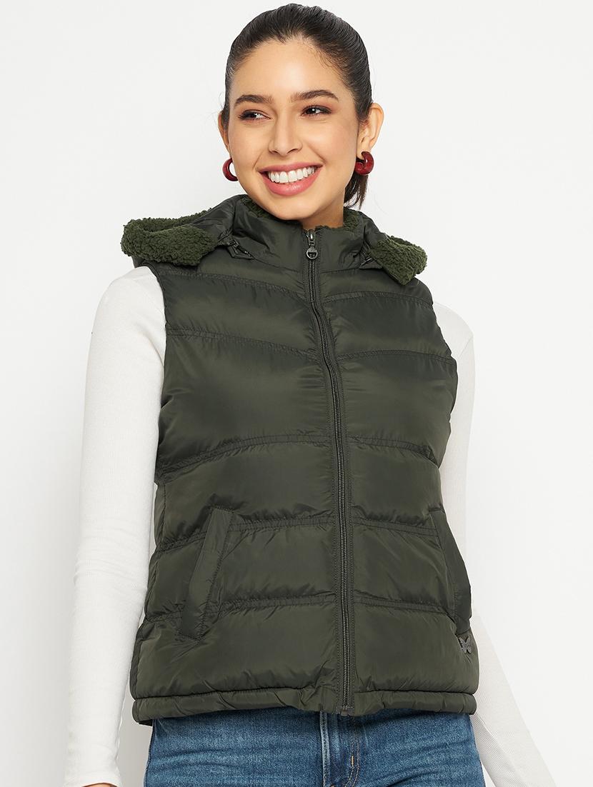 women solid sleeveless quilted jacket