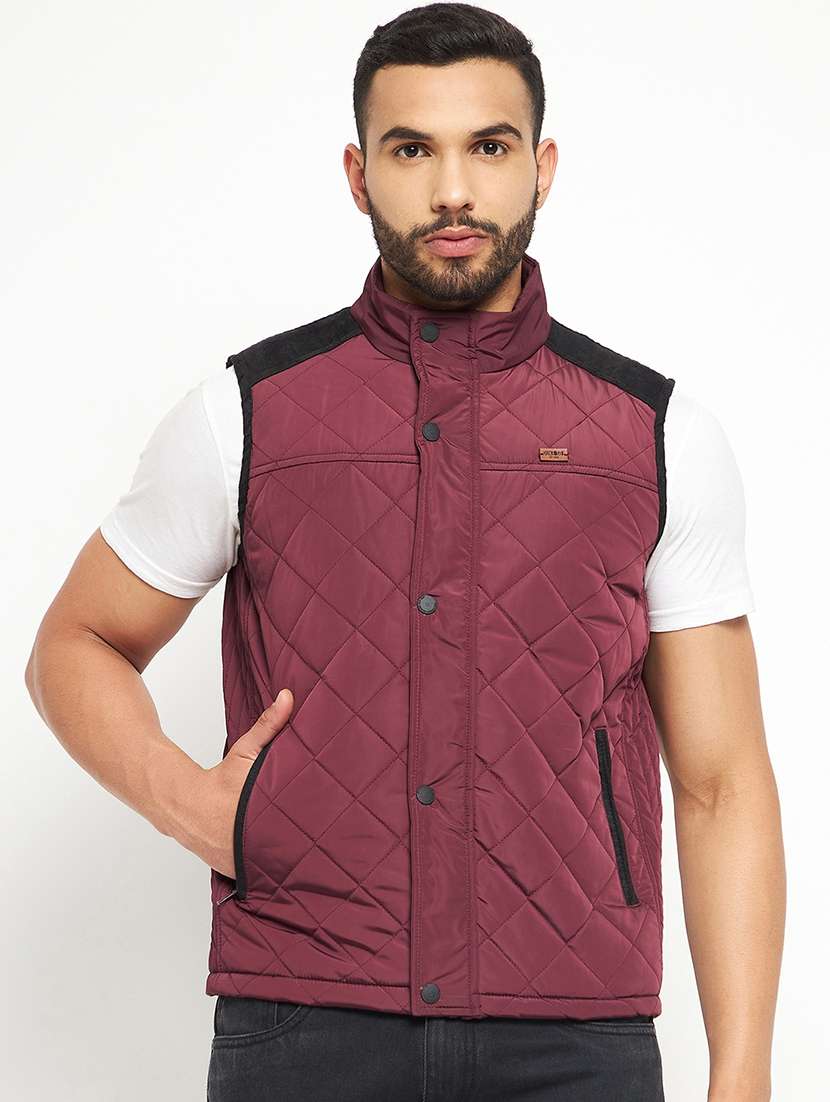 men sleeveless solid quilted jacket