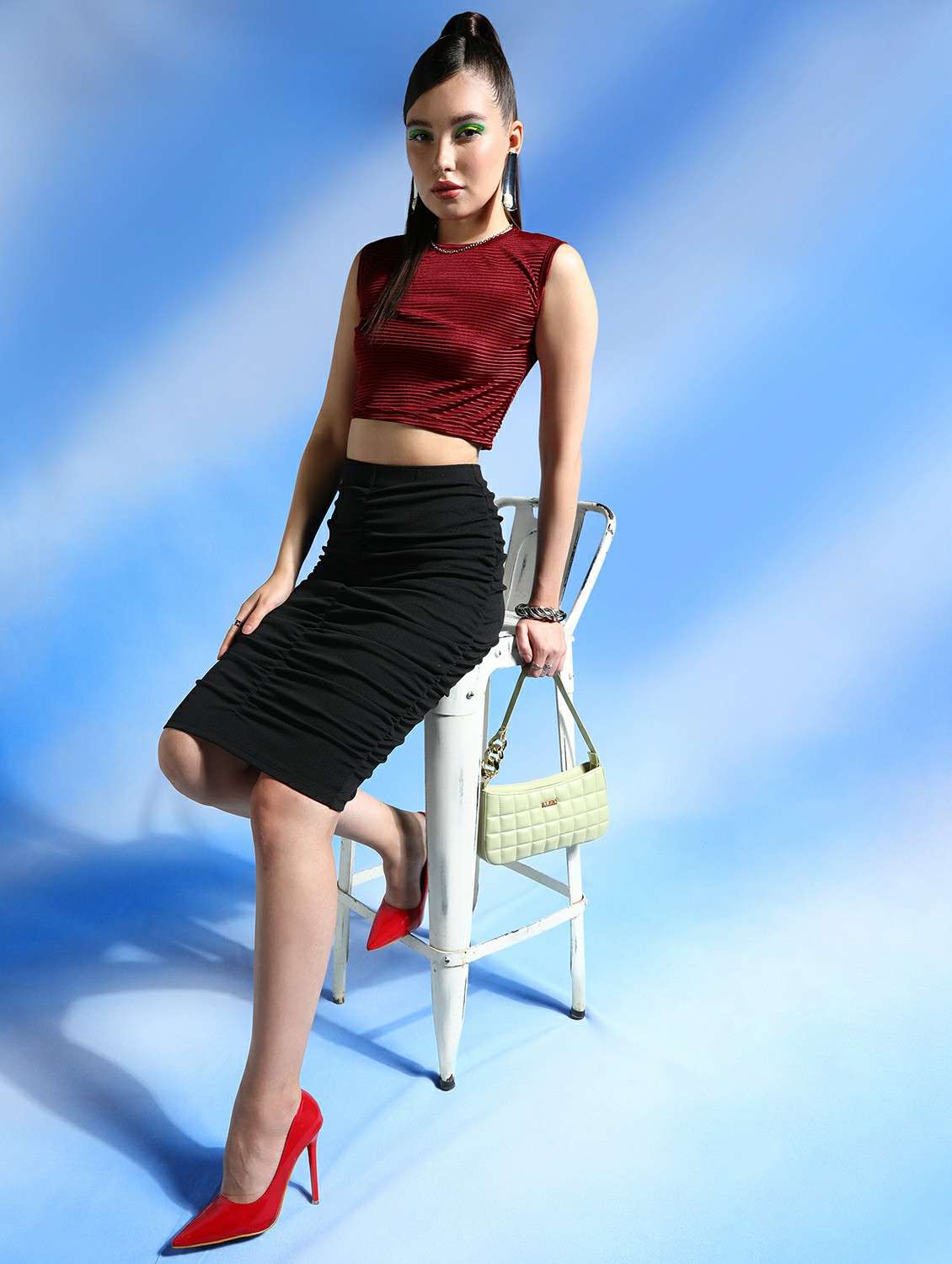 women self design sleeveless crop top - 21525132 - Standard Image - 3