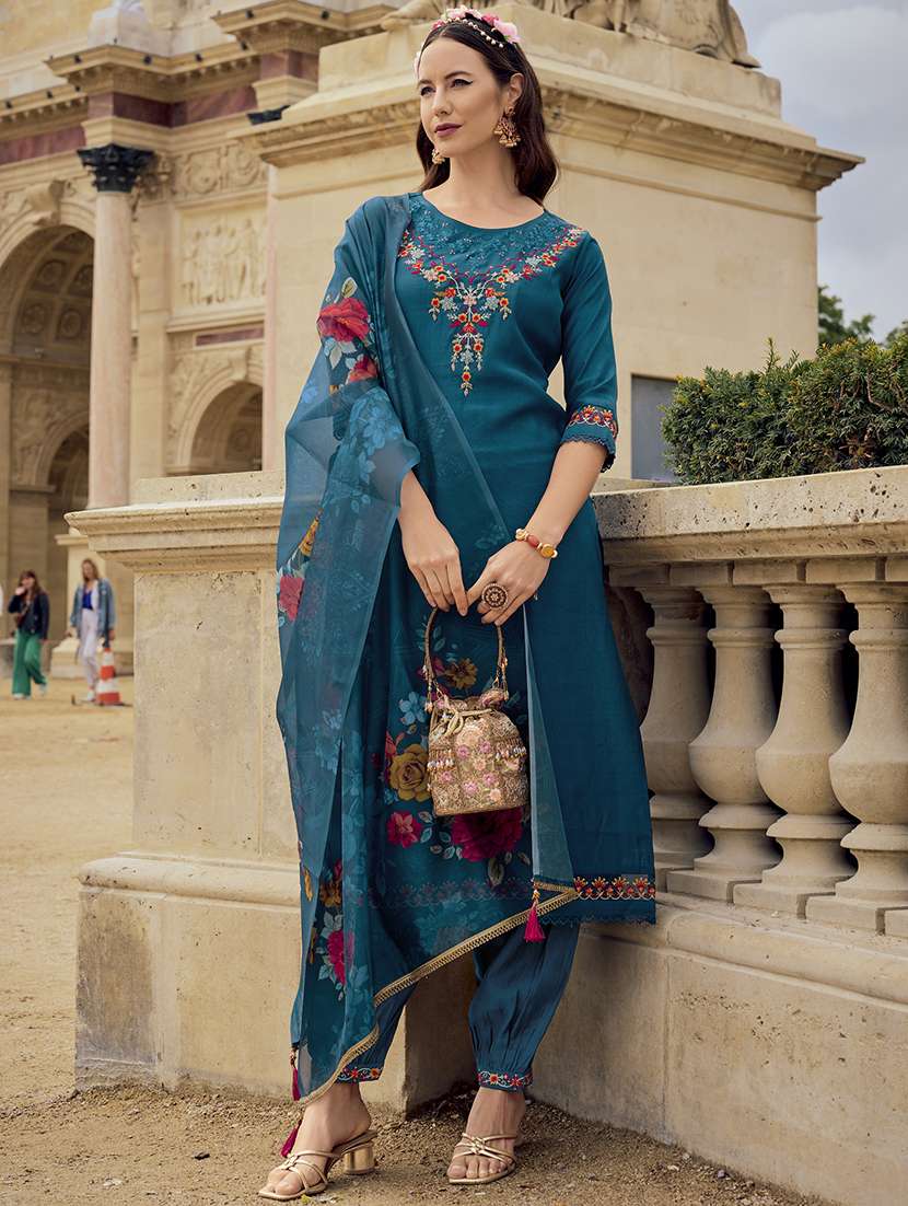 women embroidered kurta salwar set with dupatta - 21527860 -  Zoom Image - 0