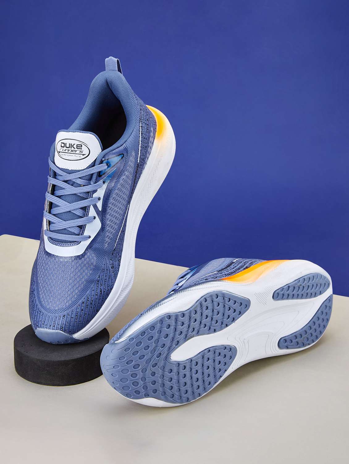 men blue sport shoe